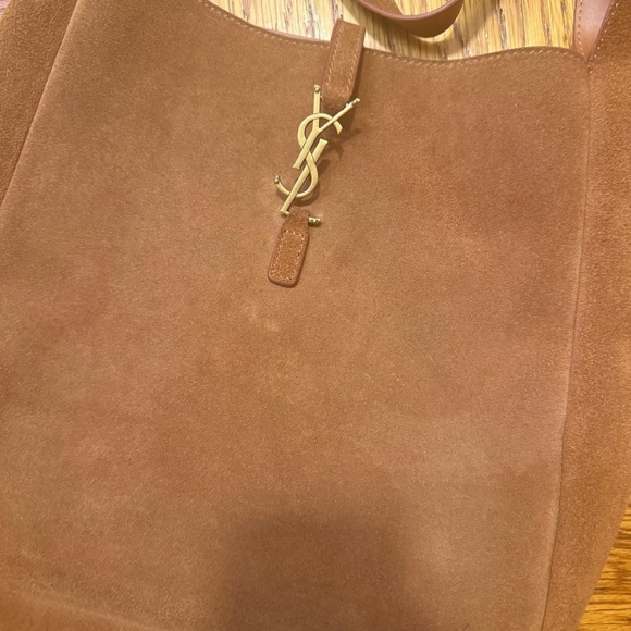 SAINT LAURENT Le 5 à 7 Supple suede shoulder bag - Picture 4 of 6